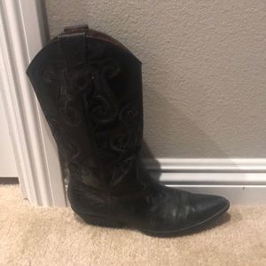 Black size 8 cowboy boots